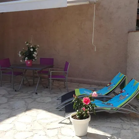 Studio Climatise A Hyeres, Proche Plage Et Port, Avec Terrasse Et Wifi - Fr-1-335-196